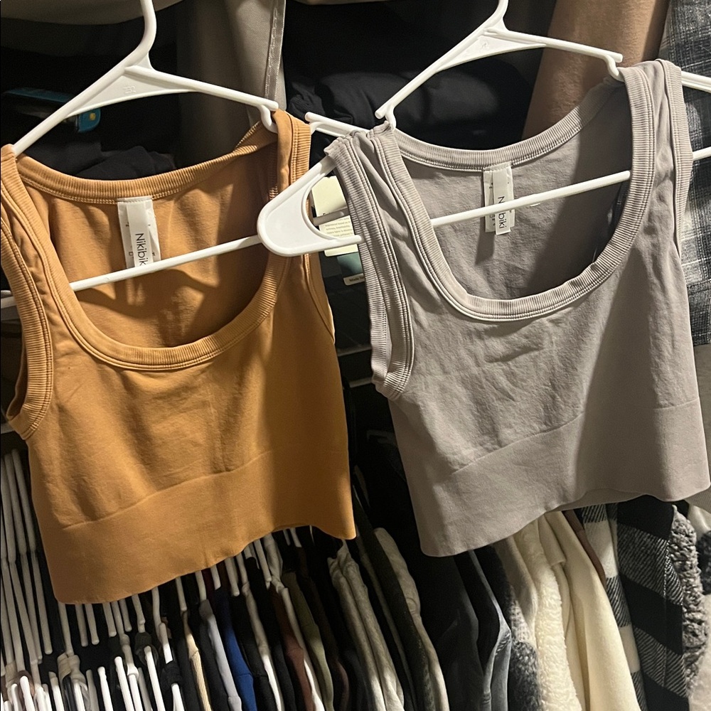 Nikibiki Tan and Greg seamless tanks